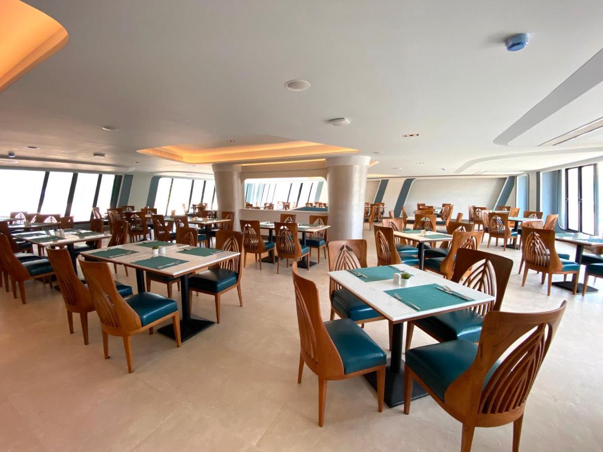 The Oceanic Sportel Phuket - Sha Extra Plus Exterior photo The restaurant