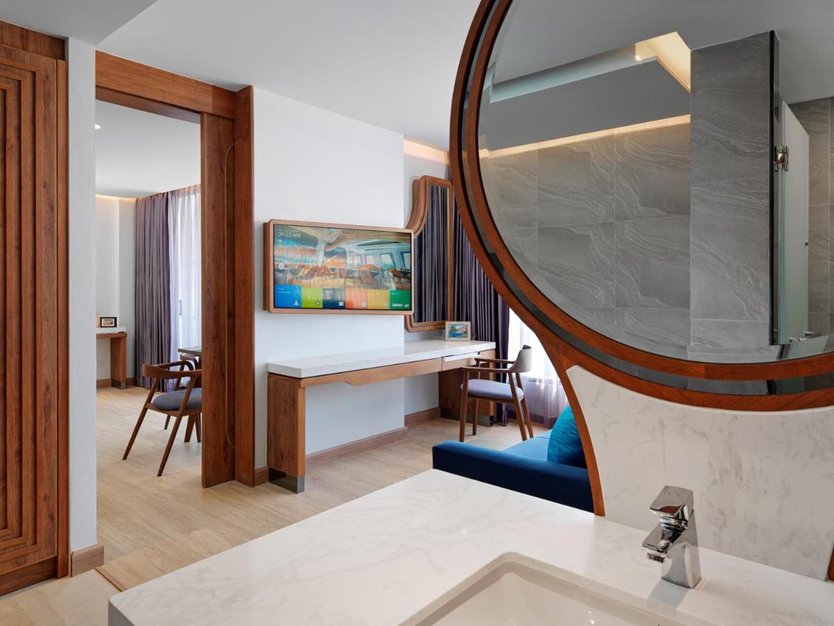 The Oceanic Sportel Phuket - Sha Extra Plus Exterior photo A bathroom at the hotel