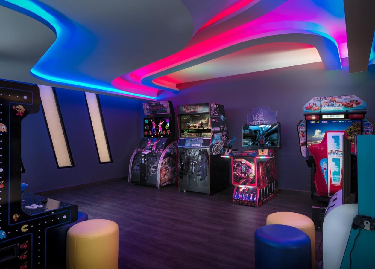 The Oceanic Sportel Phuket - Sha Extra Plus Exterior photo The arcade